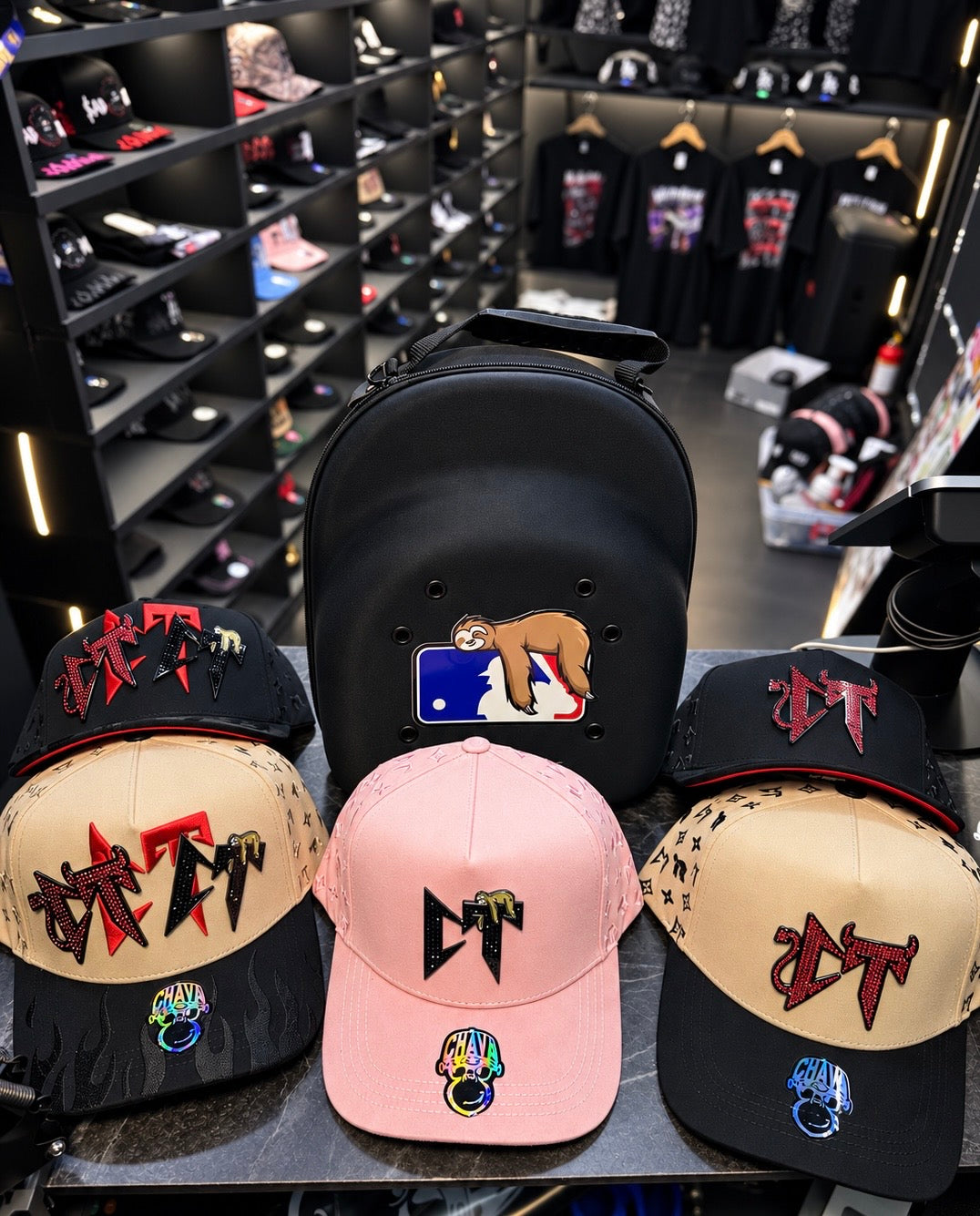 Combo de Gorras Chava Hats – Elige tu Estilo 5 gorras + mochila