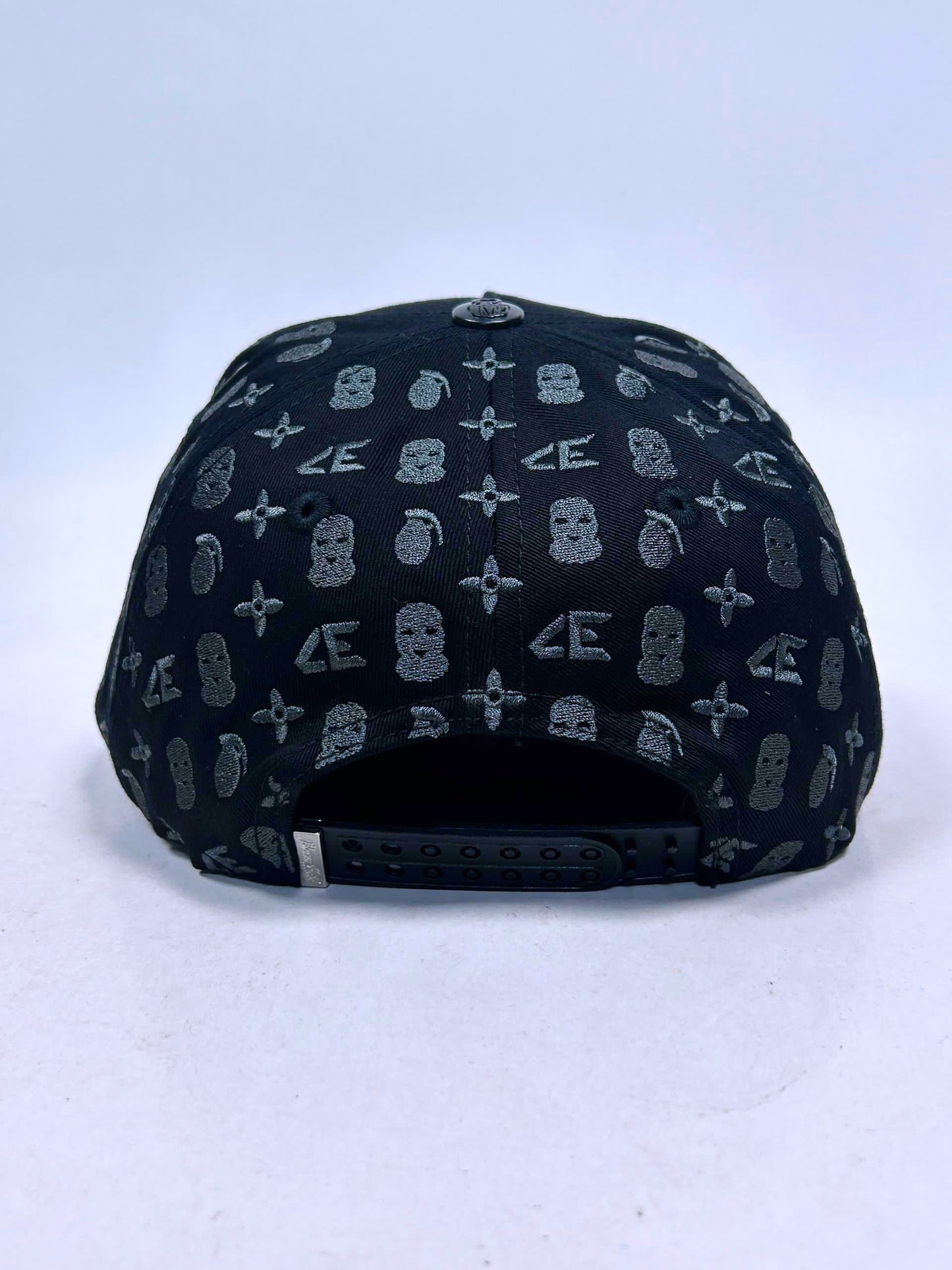 .Makabelico adiamantada cap