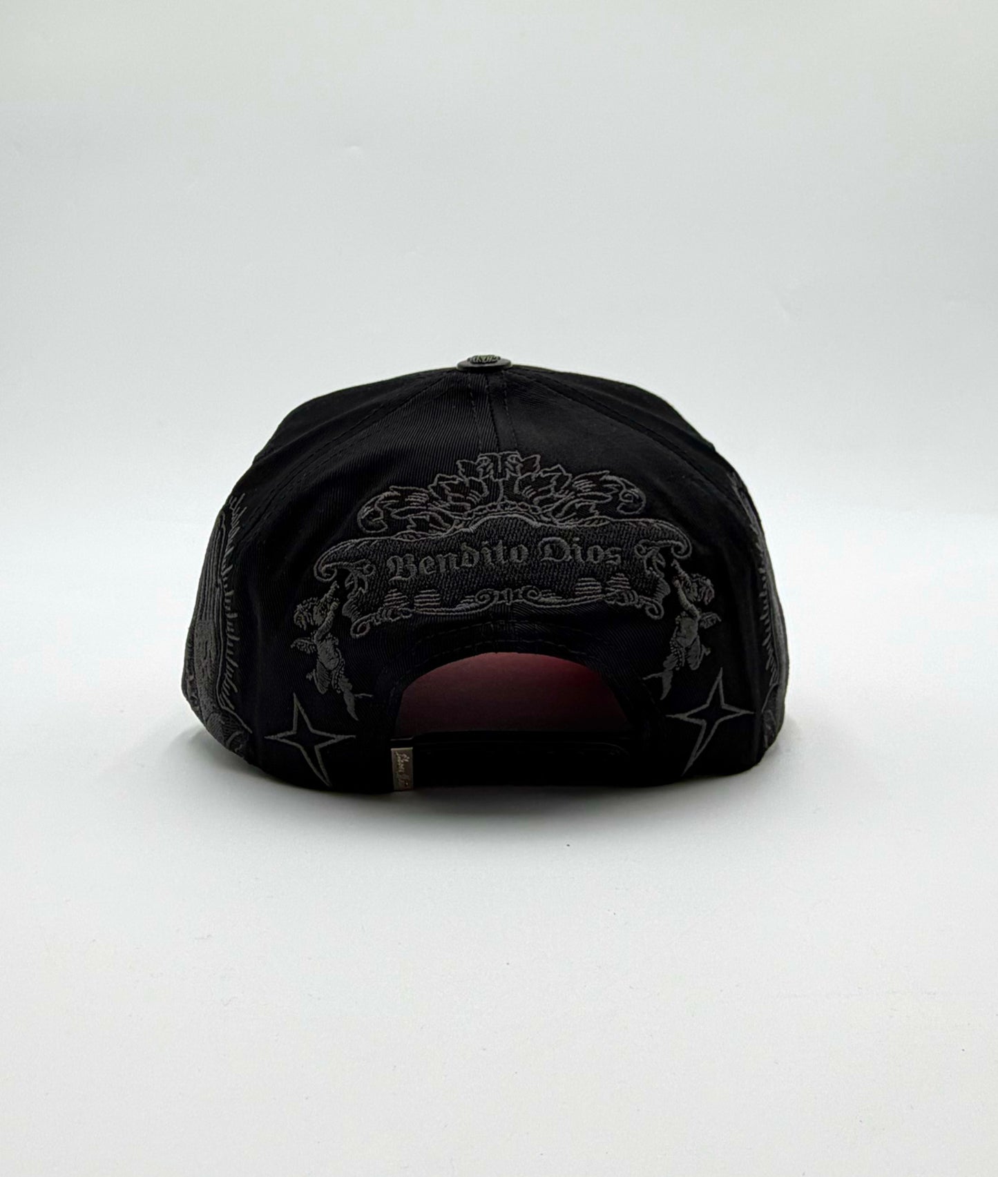 Gorra Dios por delante chava hats placa de metal adiamantada oro rosado